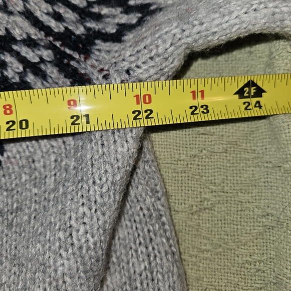 Old Navy Gray Fair Isle Sweater Large EUC - Picture 8 of 9